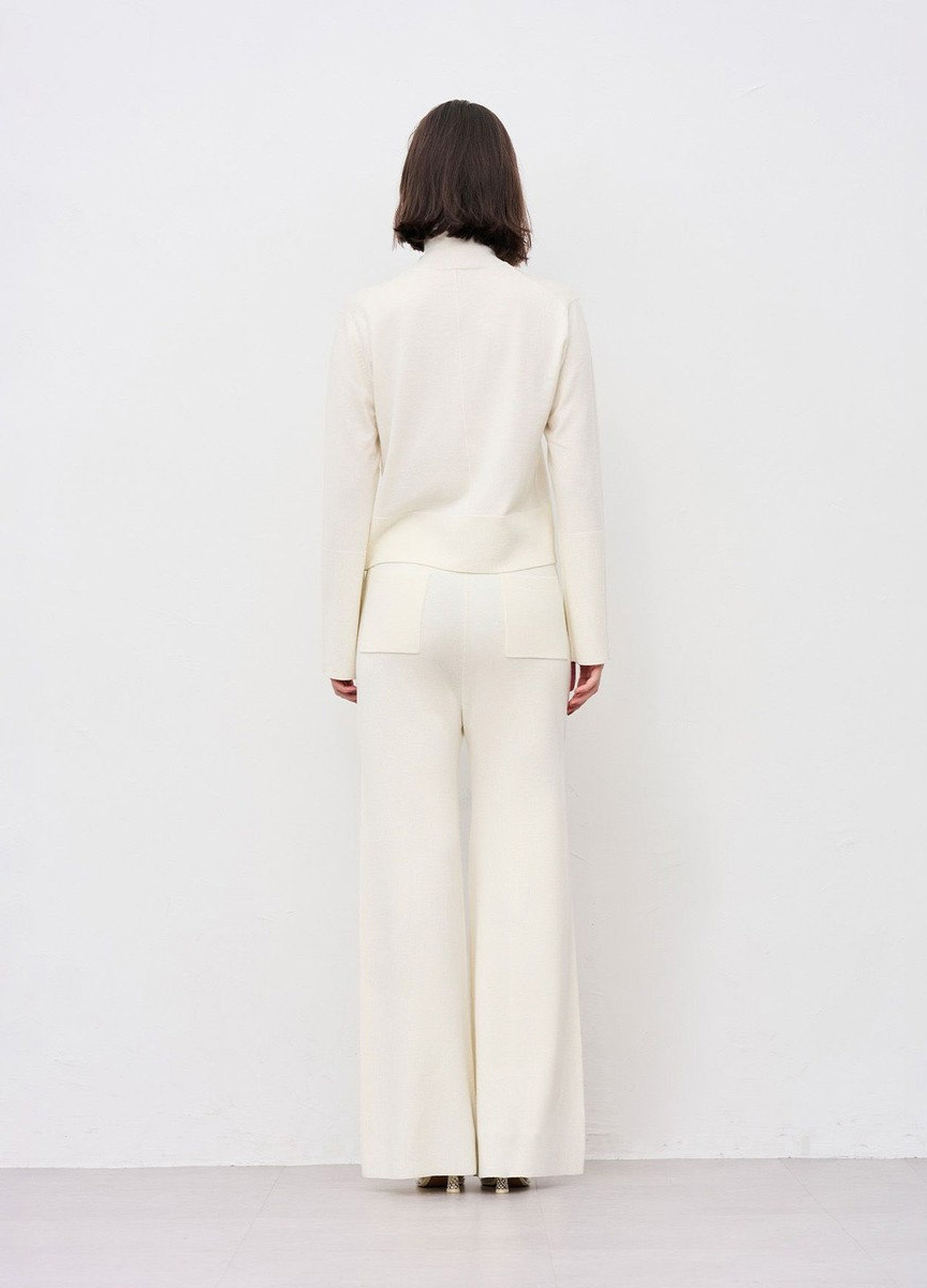 高領釦飾針織上衣